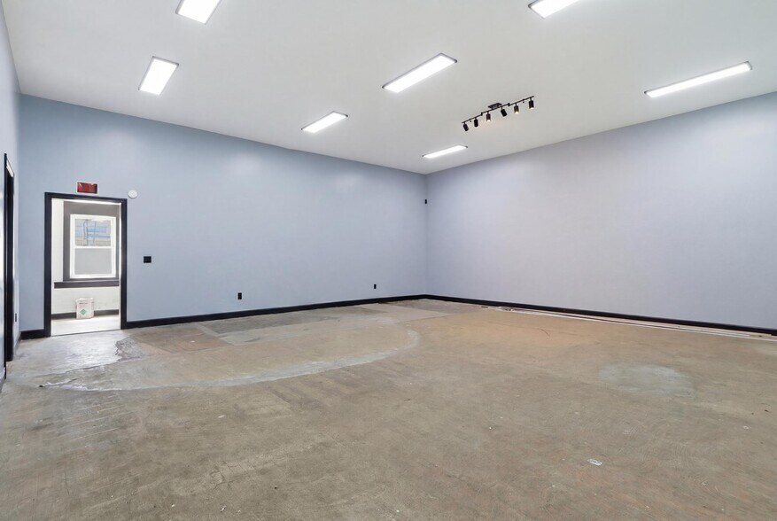 More Photos Of 805 E Prospect St, York General Retail For Sale