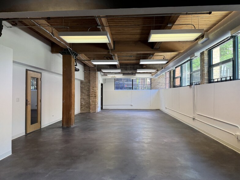 More Photos Of 925 W Huron St, Chicago Apartments For Lease