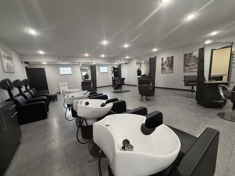 More Photos Of 615 Smith Street, Clearwater Freestanding For Sale