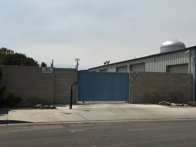 More Photos Of 1831 Golden State Ave, Bakersfield Self Storage For Lease