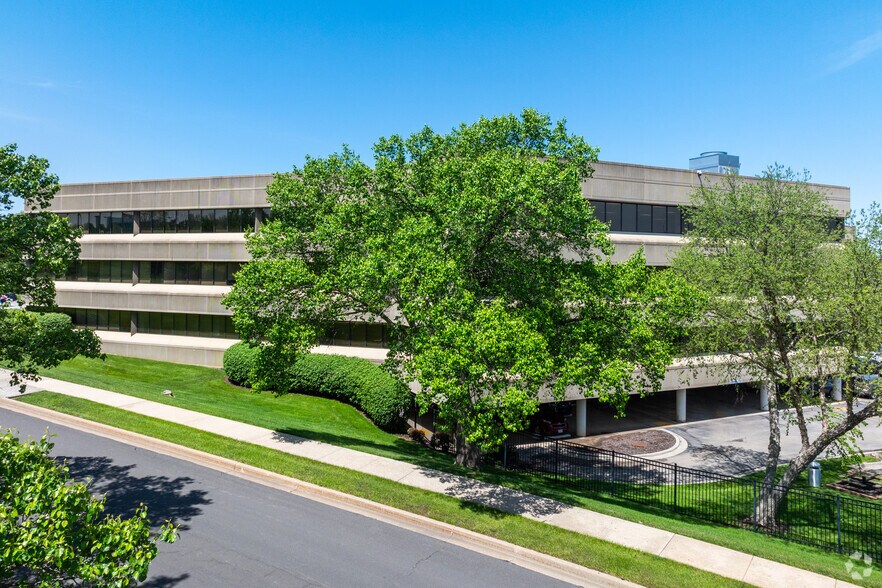 More Photos Of 800 E 101st Ter, Kansas City Coworking Space