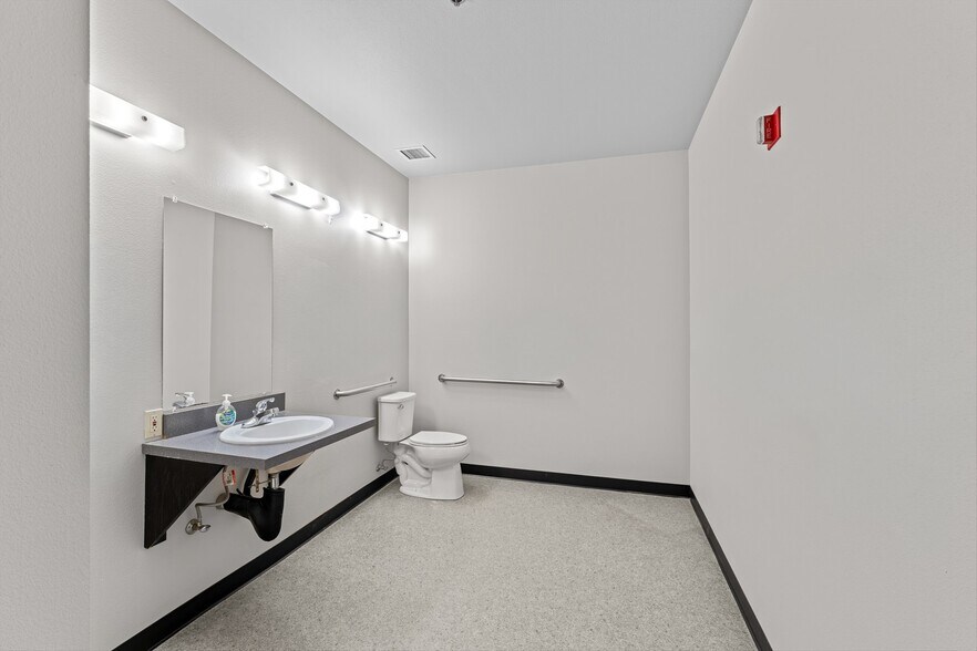 More Photos Of 2030 NE Martin Luther King Jr Blvd, Portland Office For Lease