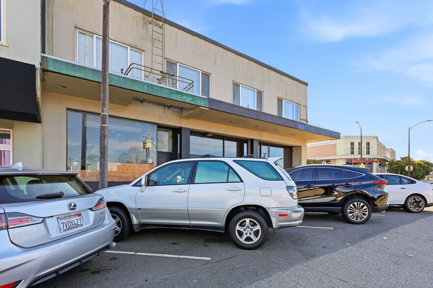 More Photos Of 699 Portola Dr, San Francisco General Retail For Lease