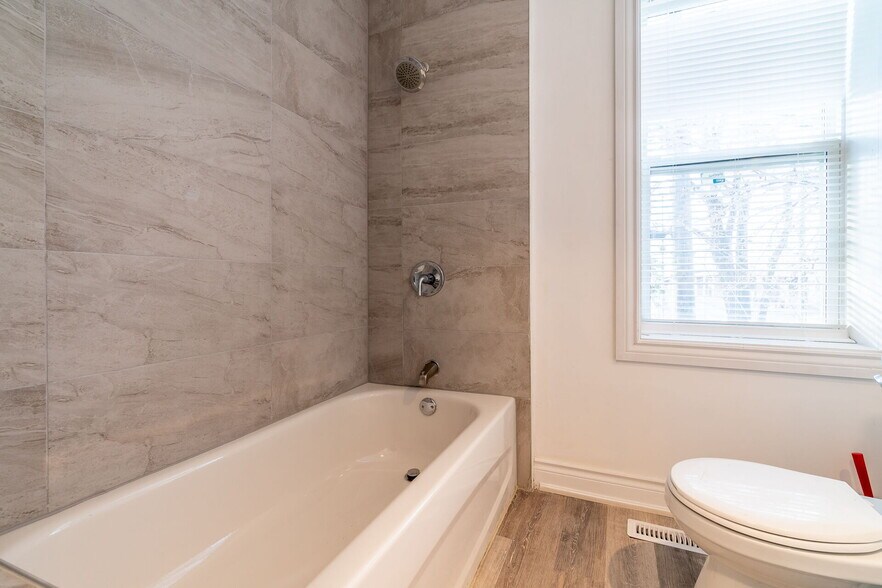 More Photos Of 910 Burlington St E, Hamilton Apartments For Sale