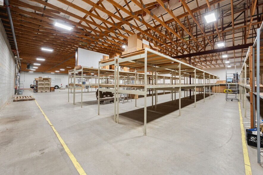 More Photos Of 16 E Industrial Rd, Branford Warehouse For Lease