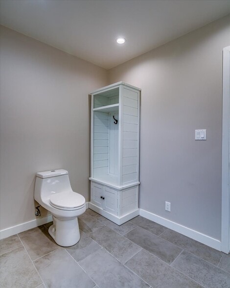 More Photos Of 323-325 Culver Blvd, Playa Del Rey Storefront Retail Residential For Sale