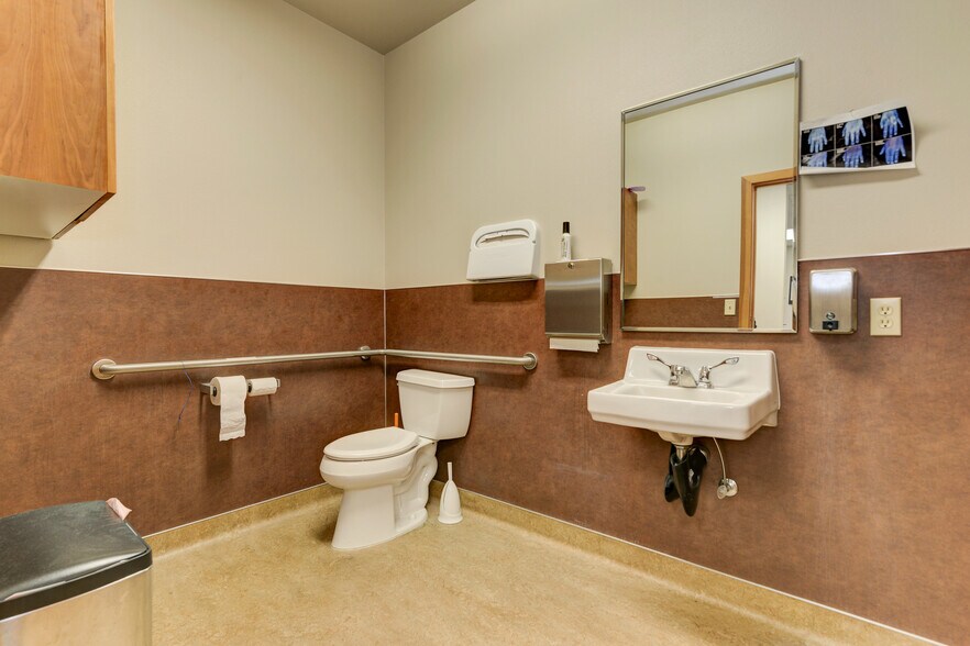 More Photos Of 2102 Carriage St SW, Olympia Office For Sale
