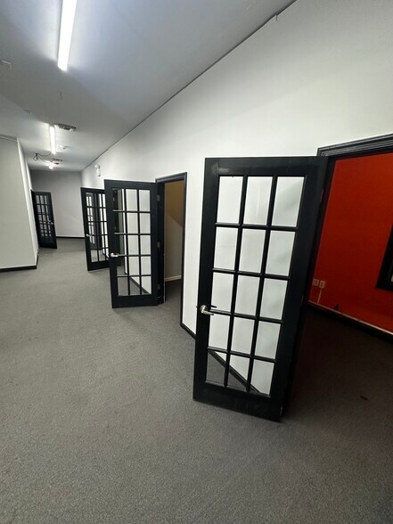 More Photos Of 202 Merrick Rd, Rockville Centre Storefront Retail Office For Lease