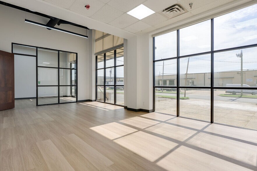 More Photos Of 4855 Cash Rd, Dallas Showroom For Lease