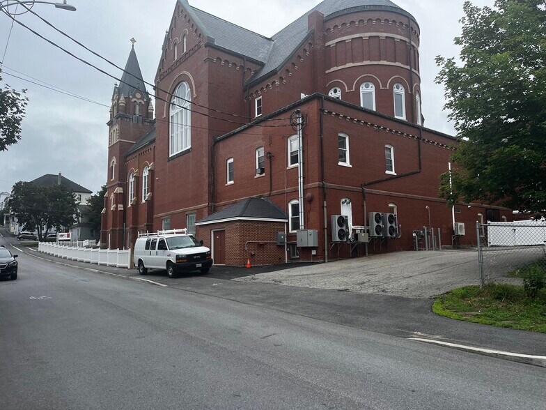 More Photos Of 75 Bacon St, Biddeford Religious Facility For Lease