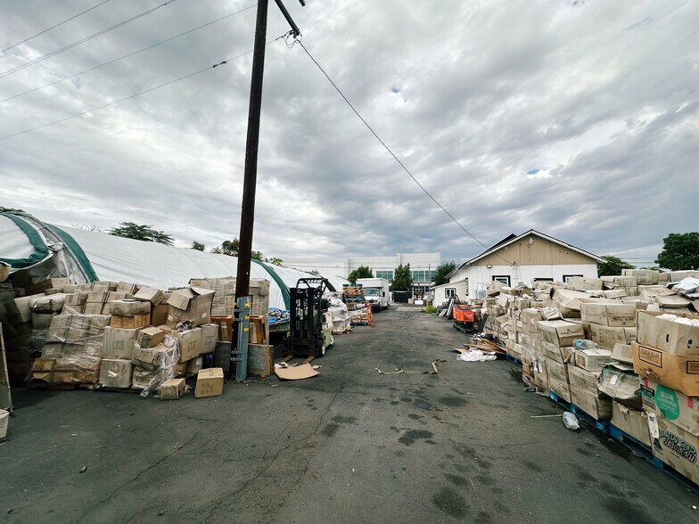 More Photos Of 764 E California St, Ontario Warehouse For Lease