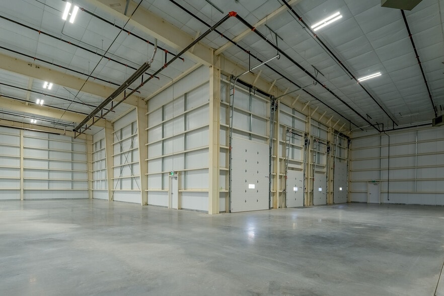 More Photos Of 155 Dennis Rd, St Thomas Distribution For Lease