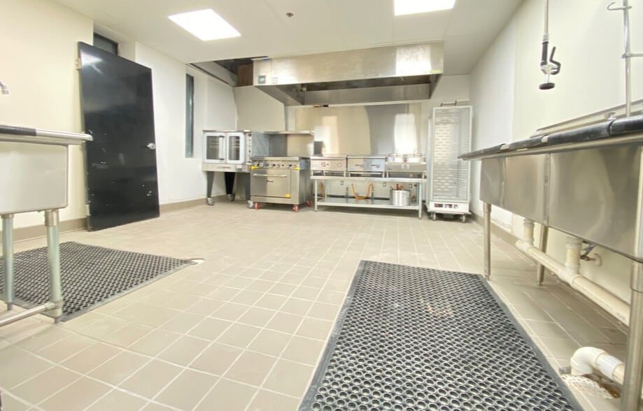 More Photos Of 2488 SW Lakewood Ave, Atlanta Office Residential For Lease