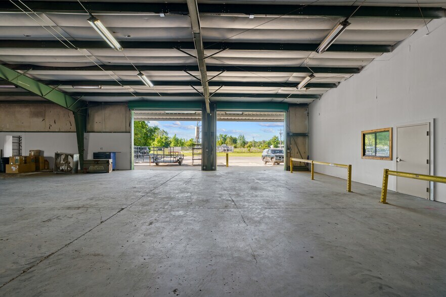 More Photos Of 13595 SE 31st Ave, Summerfield Warehouse For Sale