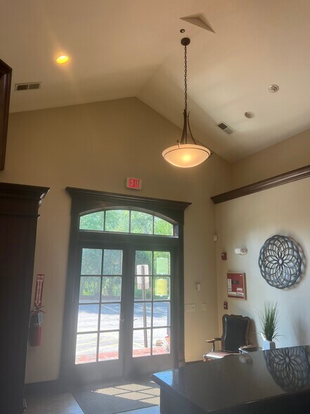 More Photos Of 770 Beacon St, West Dundee Medical For Sale