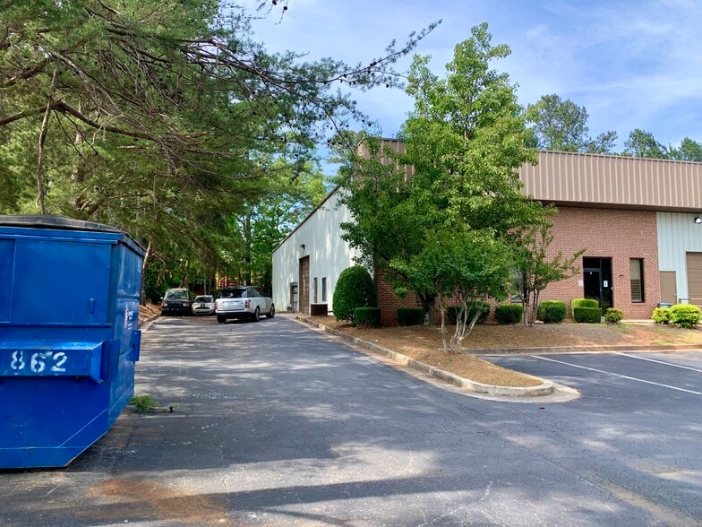 More Photos Of 3025 Trotters Pky, Alpharetta Warehouse For Lease