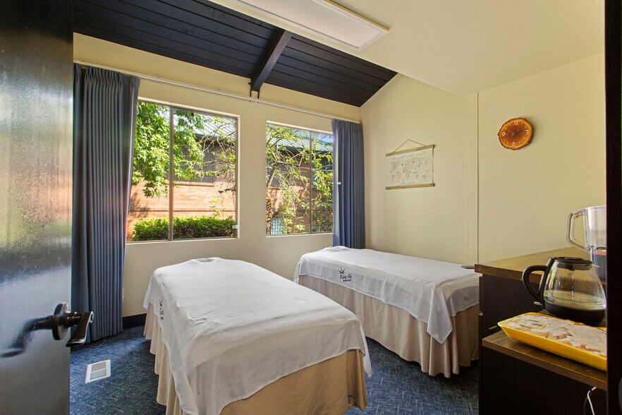 More Photos Of 15390 SW 116th Ave, Portland Medical For Sale