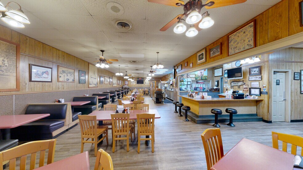 More Photos Of 1101 S Main St, Lexington Restaurant For Sale