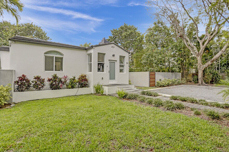 More Photos Of 430 Ne 121st St, Biscayne Park Movie Radio TVStudio For Sale