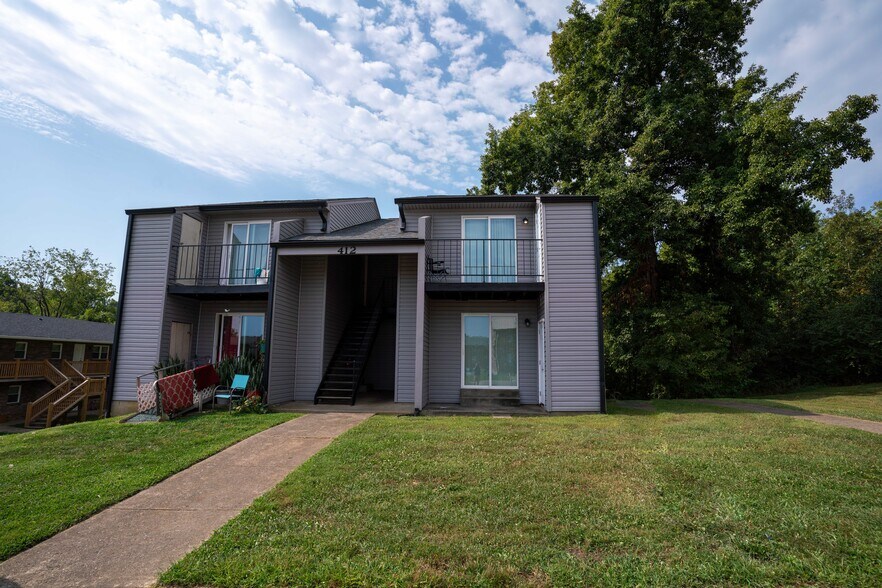 Primary Photo Of 412 Woodcreek Dr, Radcliff Apartments For Sale