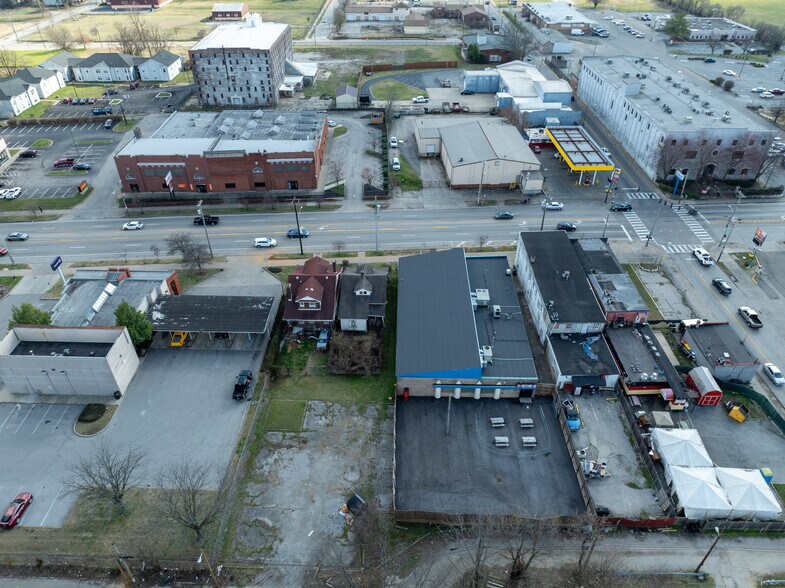 More Photos Of 2523 W Broadway, Louisville Restaurant For Lease