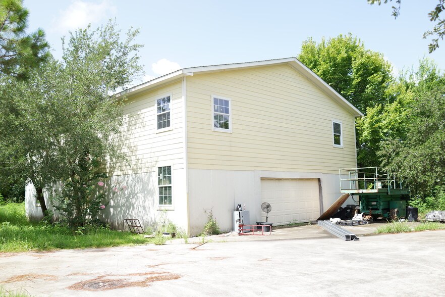 More Photos Of 2701 Charles Ln, Sugar Land Warehouse For Lease