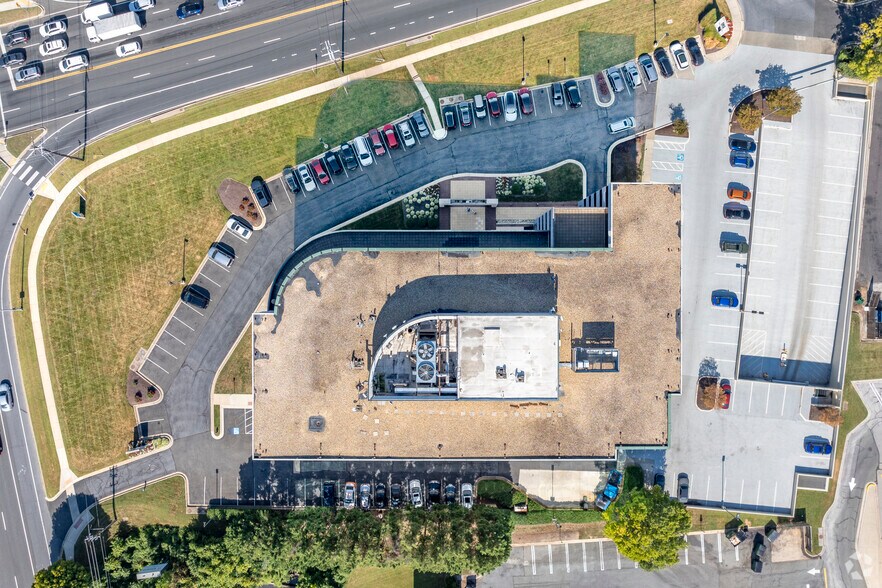 More Photos Of 555 Quince Orchard Rd, Gaithersburg Office For Sale