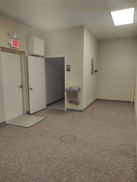 More Photos Of 2704 E Griffin Pkwy, Mission Storefront Retail Office For Lease