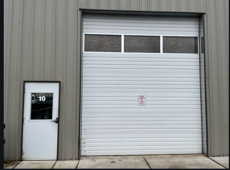 More Photos Of 5681 Crater Lake Hwy, Central Point Warehouse For Lease