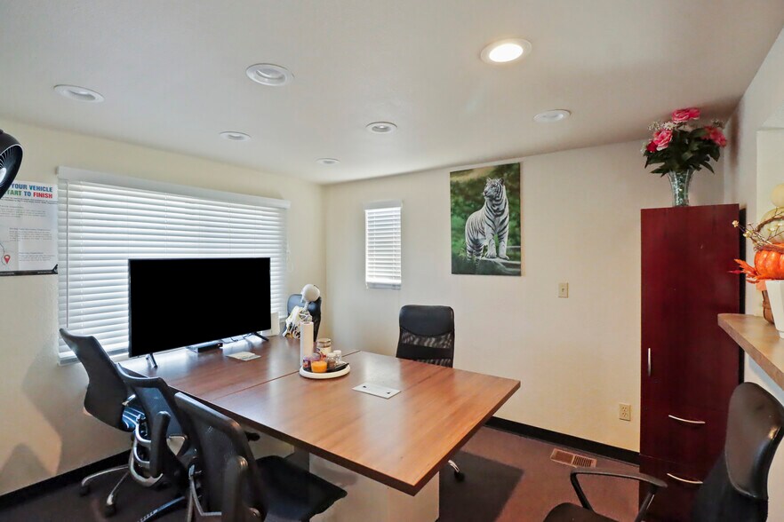 More Photos Of 8989 Elder Creek Rd, Sacramento Contractor Storage Yard For Sale