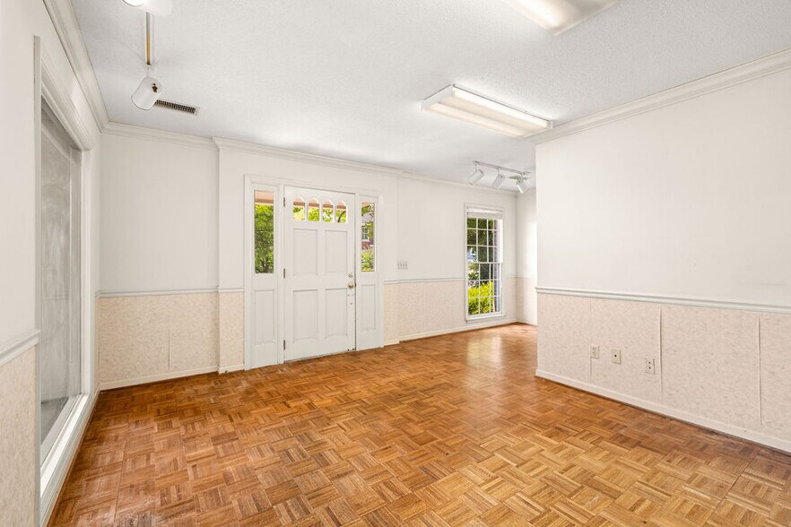 More Photos Of 300 Forest Ave, Chattanooga Office For Sale