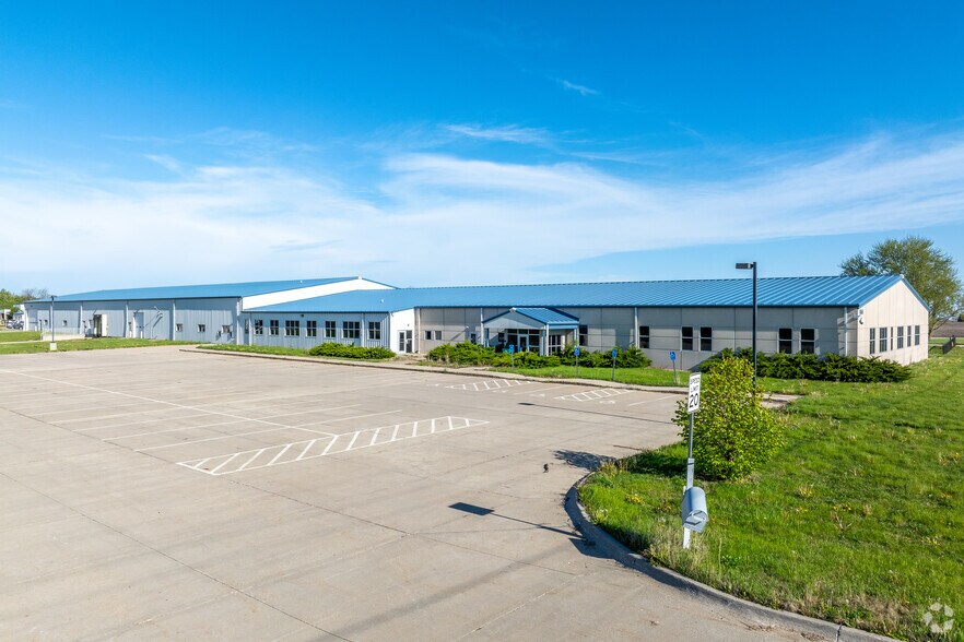 Primary Photo Of 205 Fairview Dr, Dallas Center Warehouse For Lease