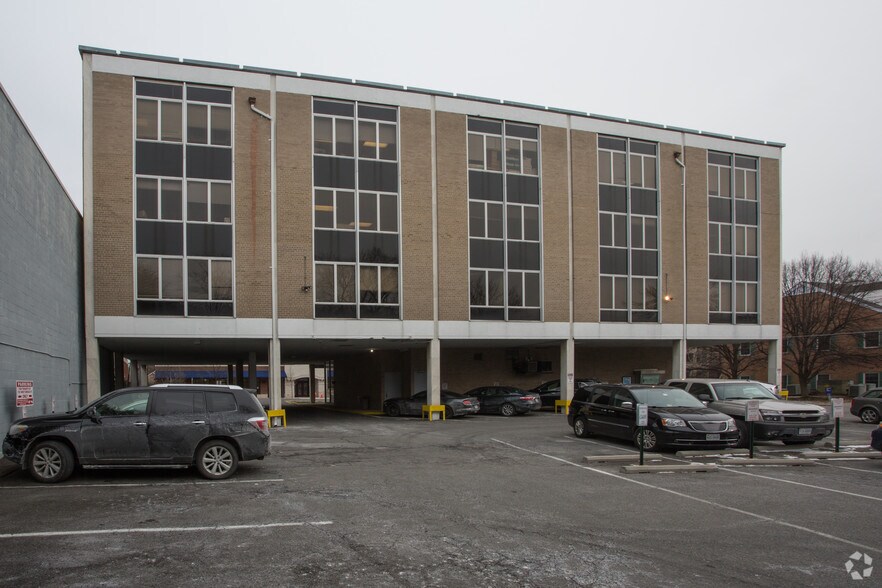 More Photos Of 701 W Broad St, Falls Church Office For Lease