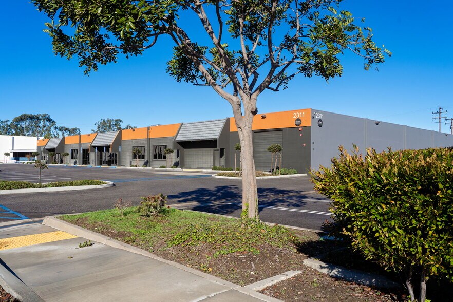 More Photos Of 2311 Statham Blvd, Oxnard Warehouse For Lease