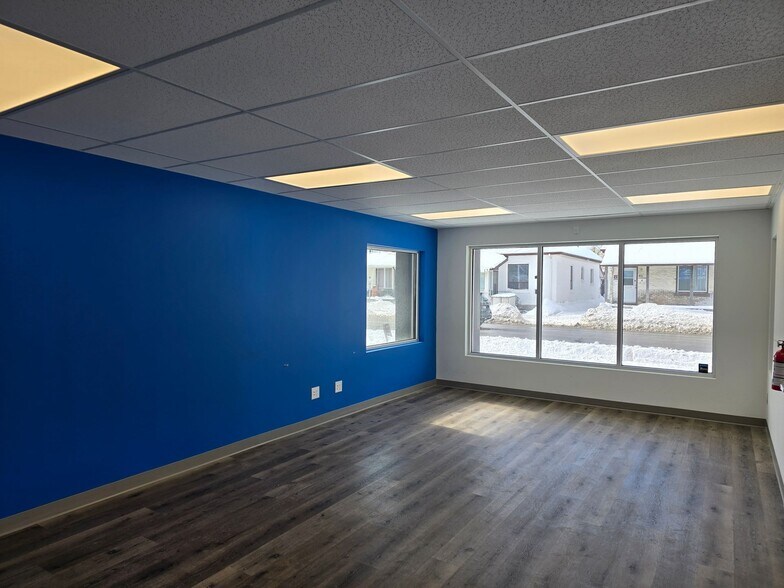 More Photos Of 80 Adelaide St N, London Auto Repair For Lease