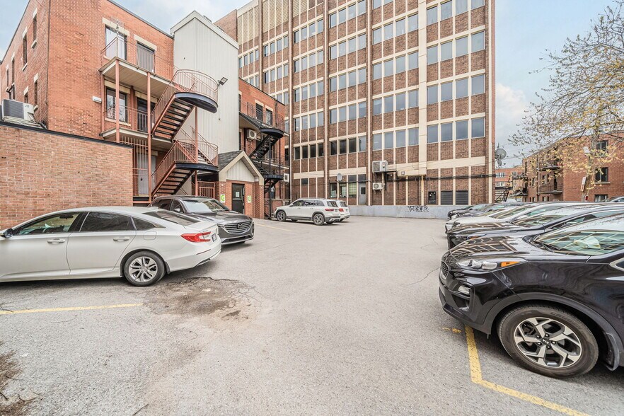 More Photos Of 6092-6120 Ch De La Côte-Des-Neiges, Montréal Storefront Retail Office For Lease