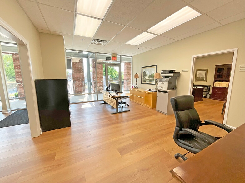 More Photos Of 185 Pasadena Dr, Lexington Storefront Retail Office For Sale