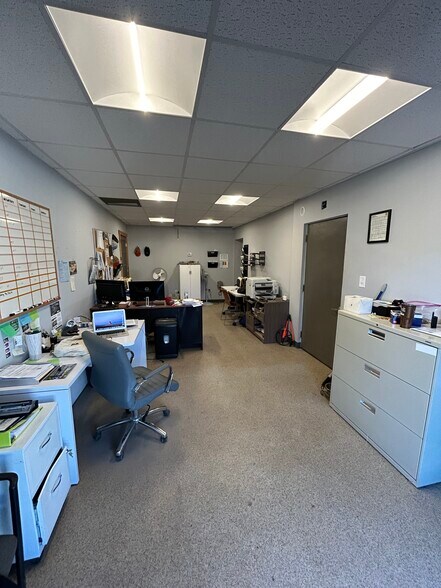 More Photos Of 168 Red Lion Rd, Southampton Light Manufacturing For Lease