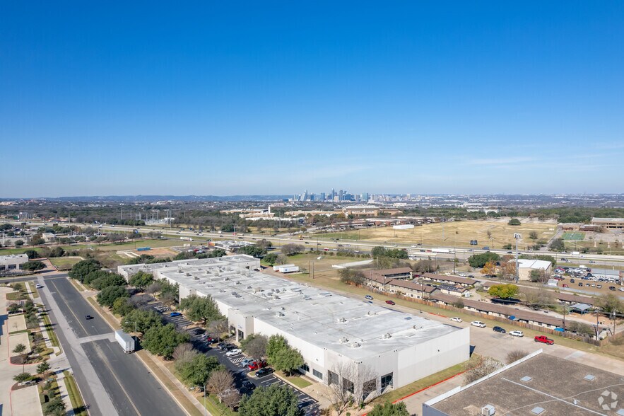 More Photos Of 5810 Trade Center Dr, Austin Flex For Lease