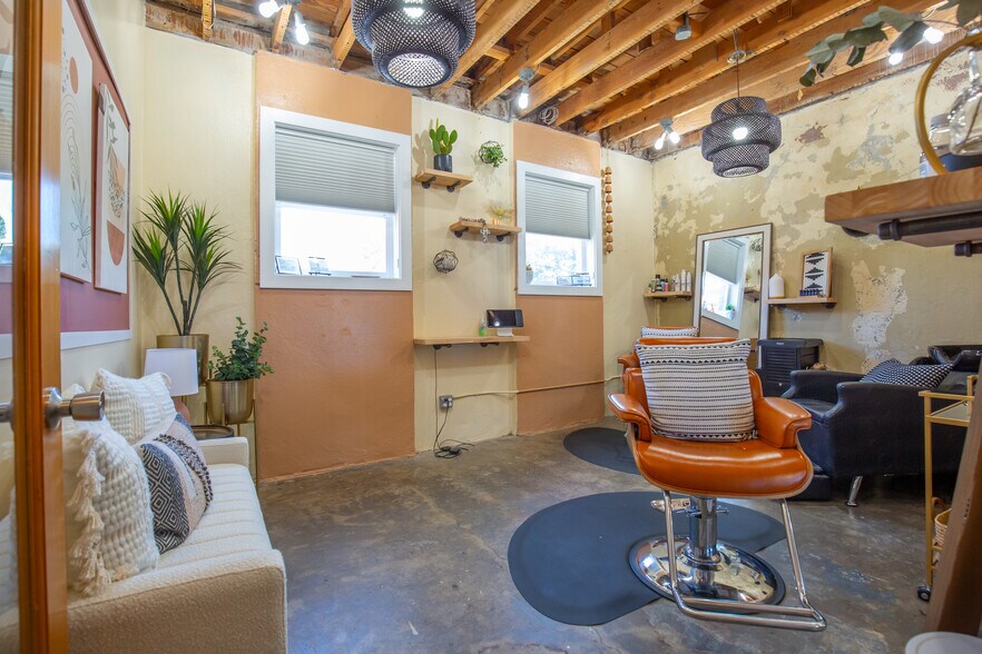 More Photos Of 712 Main St, Oregon City General Retail For Sale