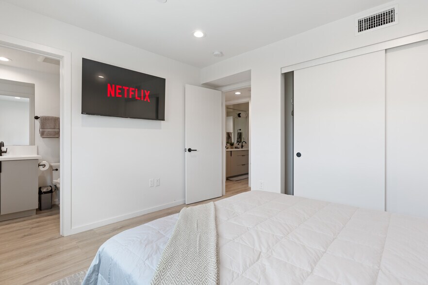 More Photos Of 1035 N Serrano Ave, Los Angeles Apartments For Sale