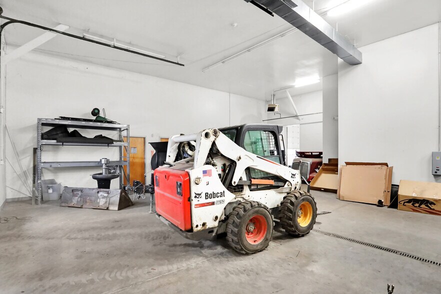 More Photos Of 1116 W County Road 450 N, Brazil Truck Terminal For Lease