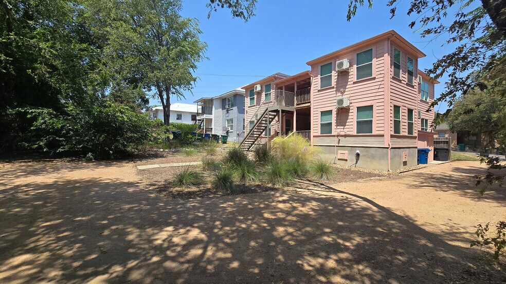 More Photos Of 1020 W French Plz, San Antonio Apartments For Sale