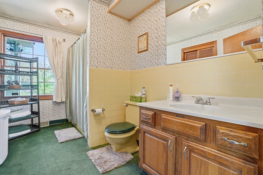 More Photos Of 120 Milford Hill Ln, Milford Flex For Sale