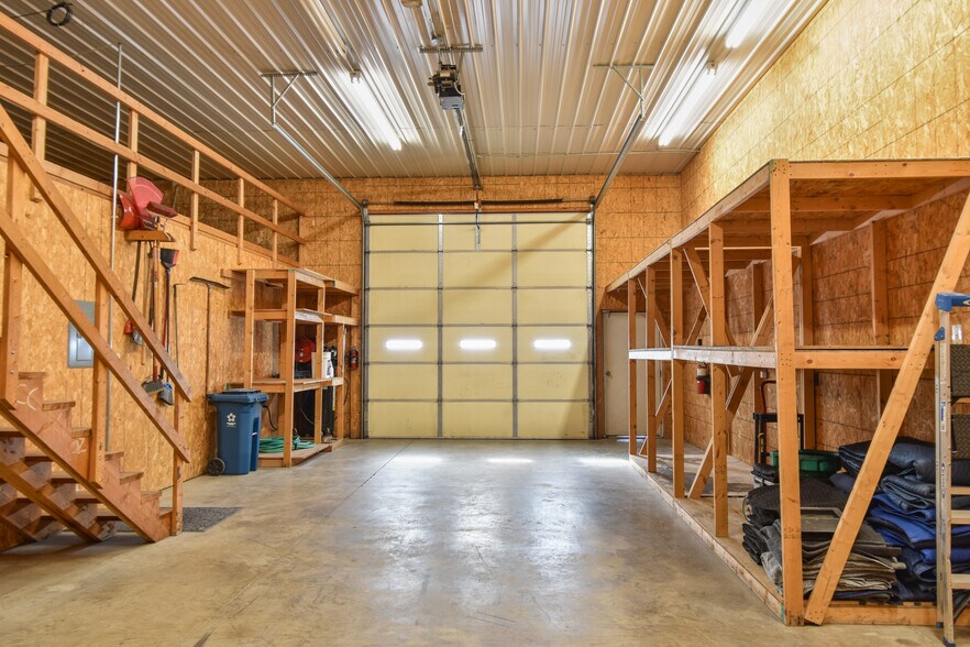 More Photos Of 1311 N Division St, Pontiac Warehouse For Lease