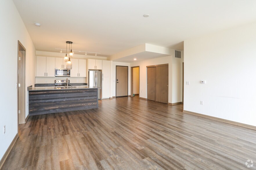 More Photos Of 7955-7973 S Main St, Oak Creek Apartments For Lease