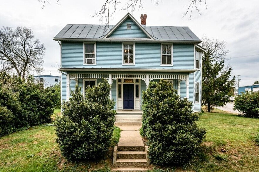 Primary Photo Of 133 W Springbrook Rd, Broadway Specialty For Sale