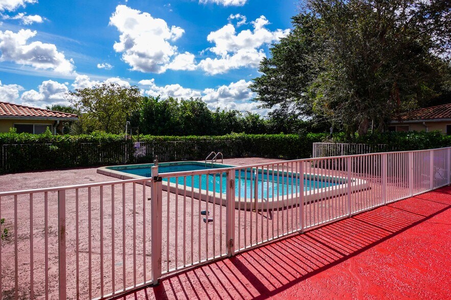 More Photos Of 8430 NW 40th St, Coral Springs Apartments For Sale