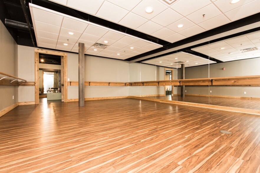 More Photos Of 871 S Arbor Vitae, Edwardsville General Retail For Lease