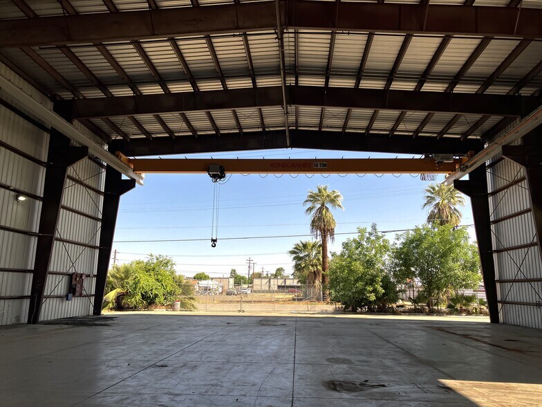 More Photos Of 1300 32nd St, Bakersfield Warehouse For Sale